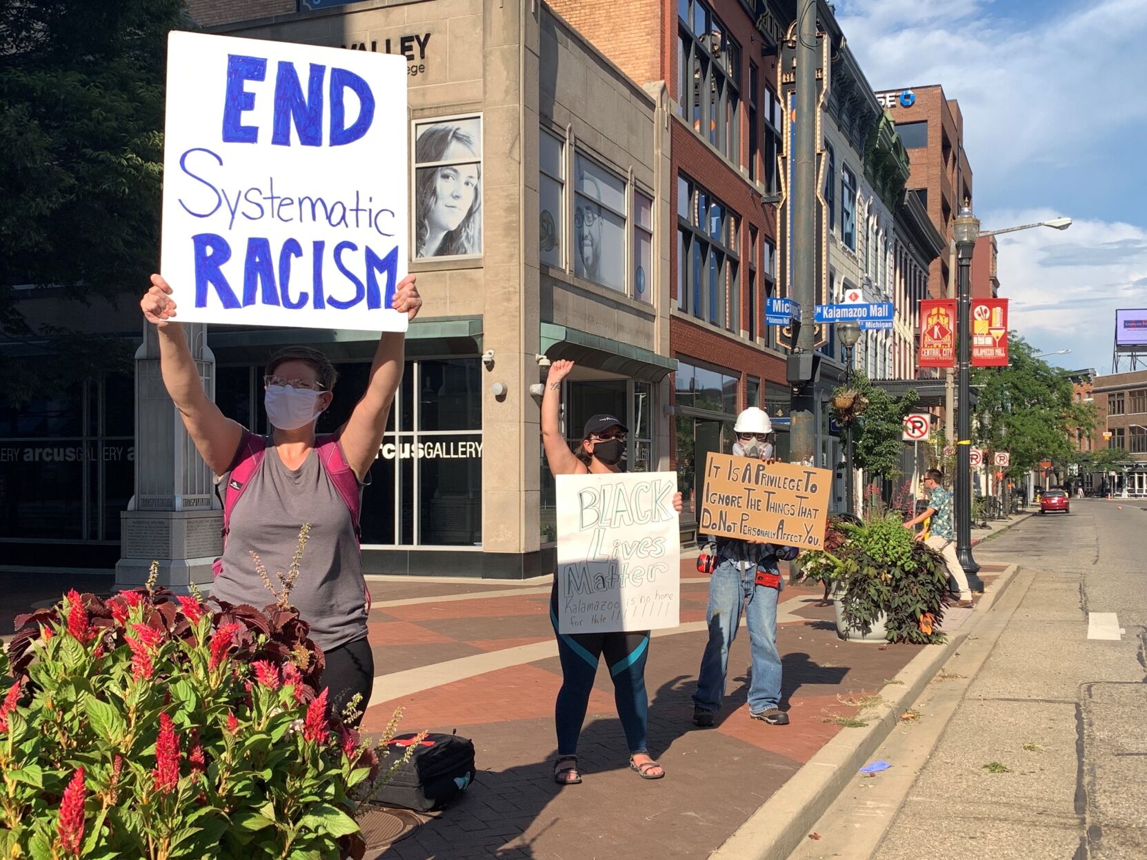Counter-protesters at Proud Boys rally in Kalamazoo